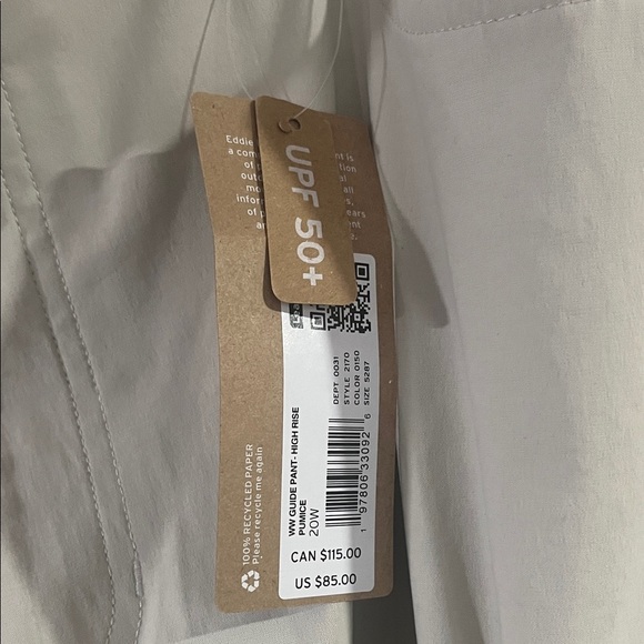 Eddie Bauer Woman’s Tan Cargo Pants Size 20 - Picture 3 of 9